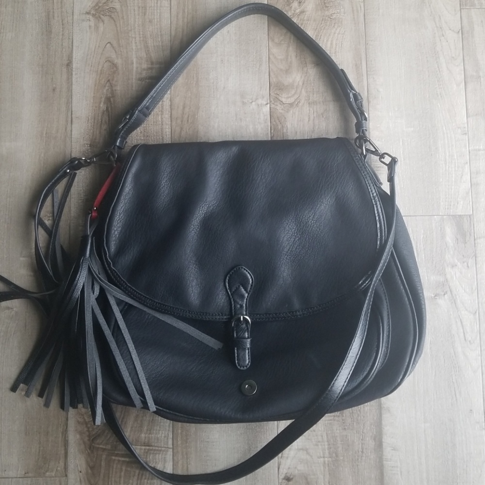Black shoulder / crossbody bag .